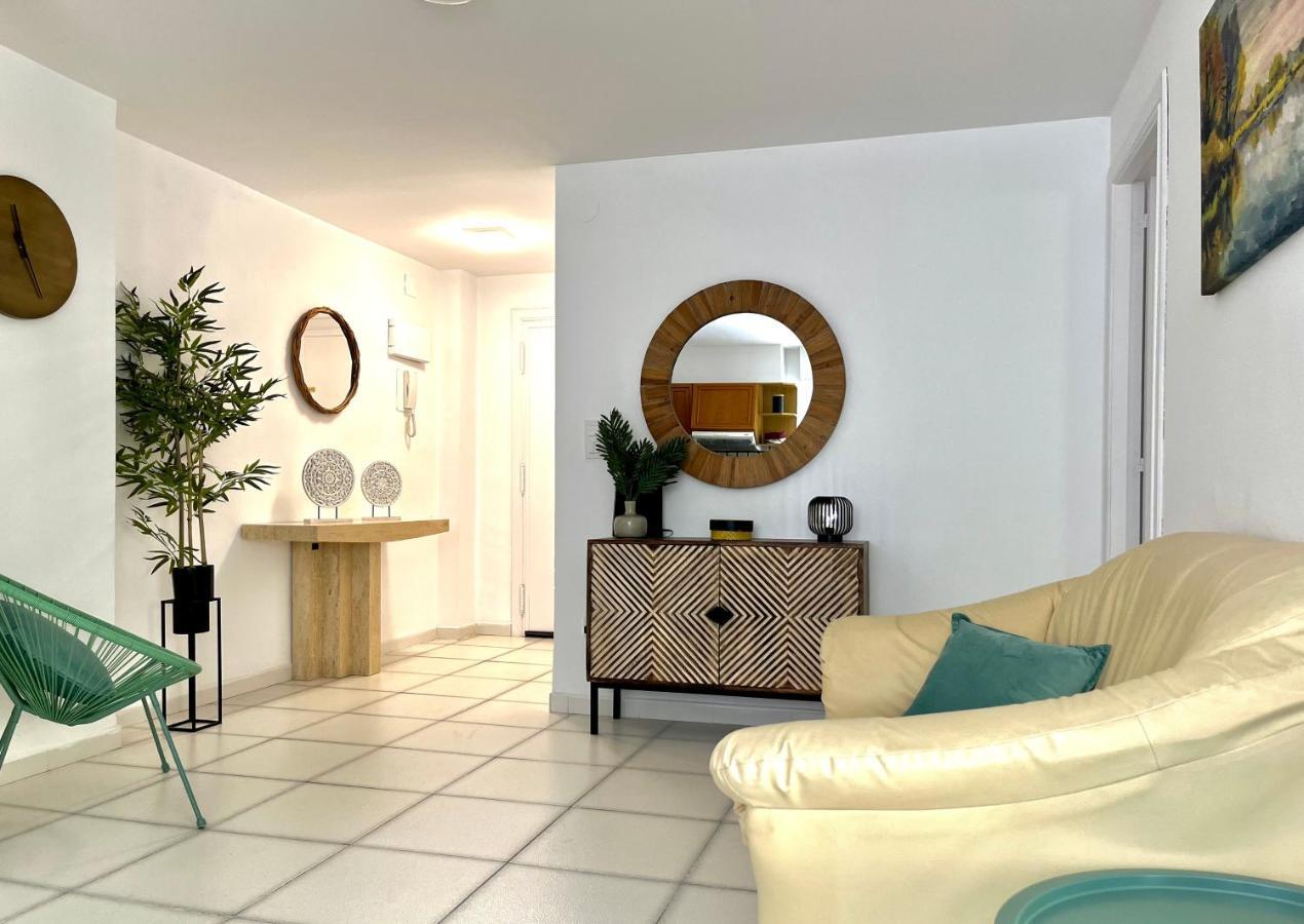 Modern Apartment On The Beach With Pool Calpe Eksteriør billede
