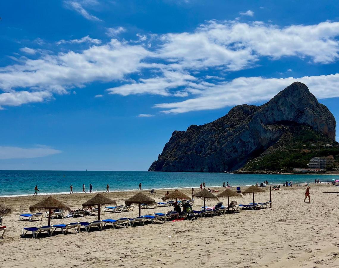 Modern Apartment On The Beach With Pool Calpe Eksteriør billede