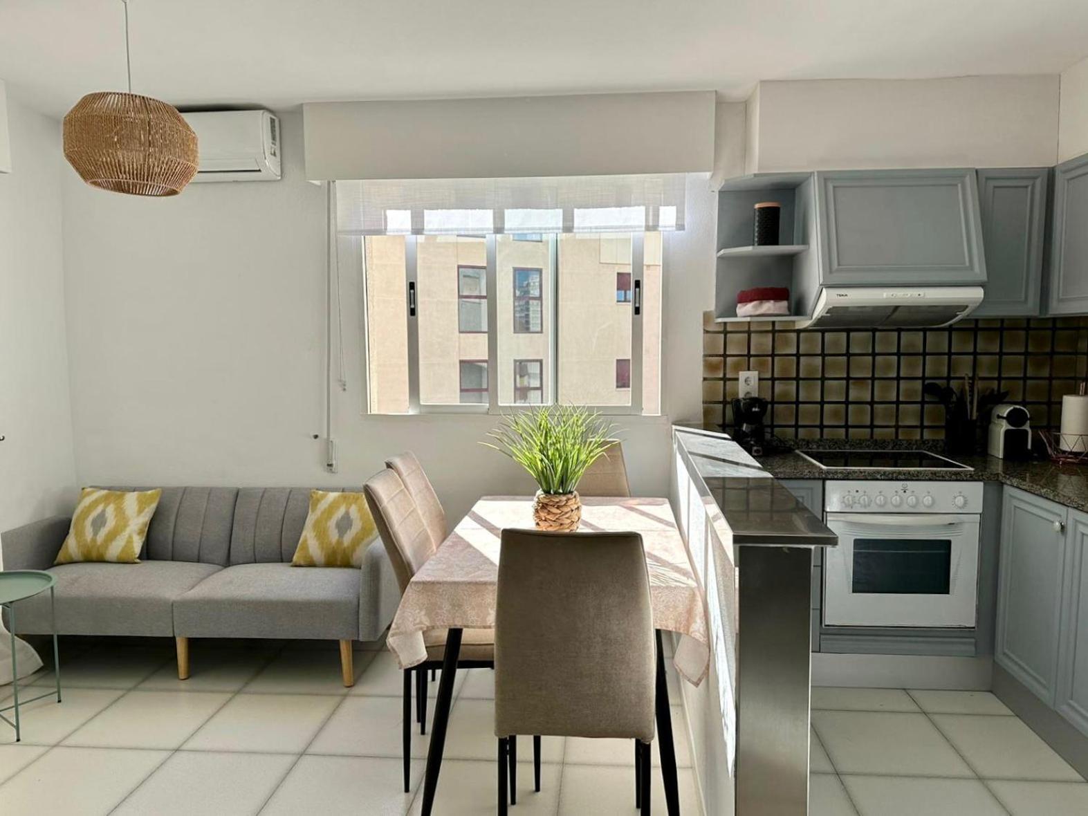 Modern Apartment On The Beach With Pool Calpe Eksteriør billede
